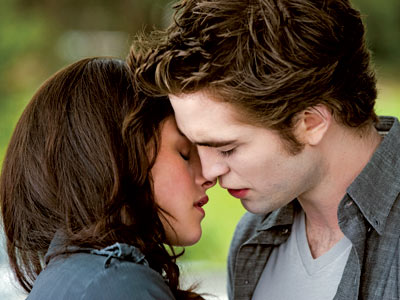 robert pattinson twilight kiss. Bigger Box Office Draw: Robert