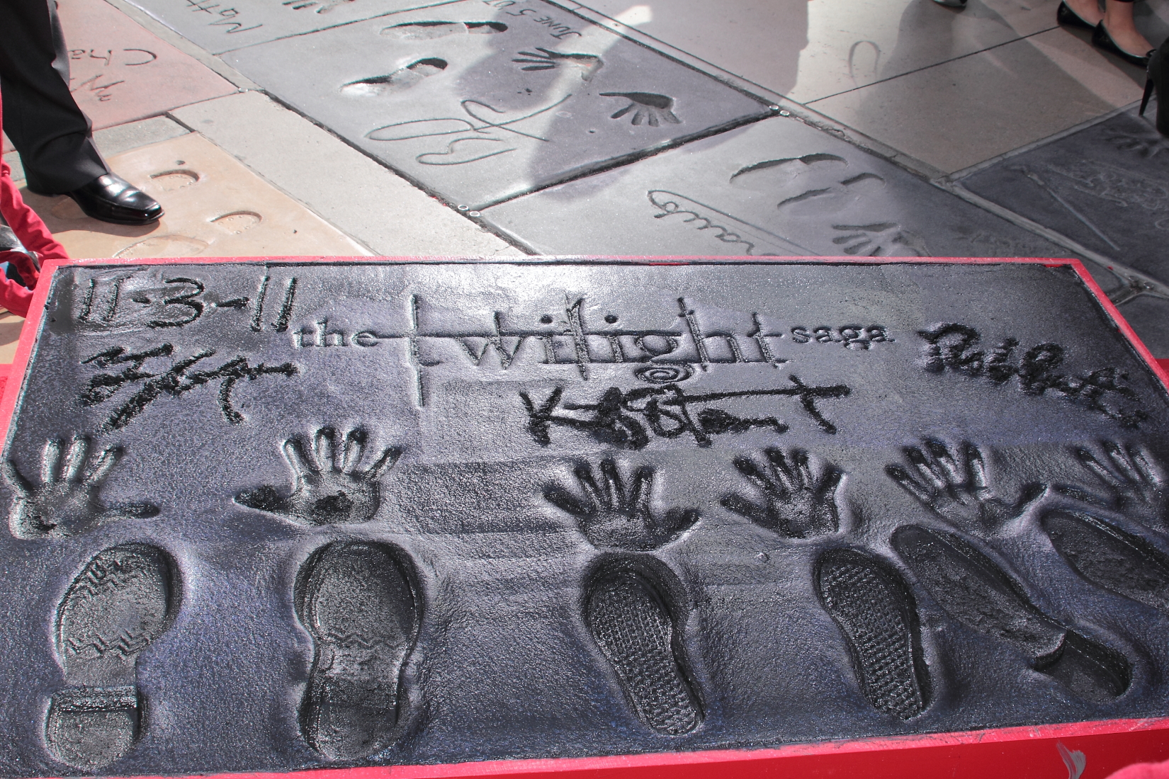 Grauman's chinese Theatre | Twilight Lexicon1650 x 1100